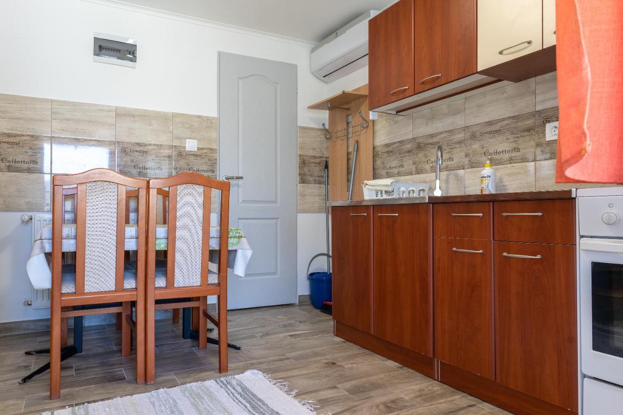 Lili Apartman Harkány Buitenkant foto