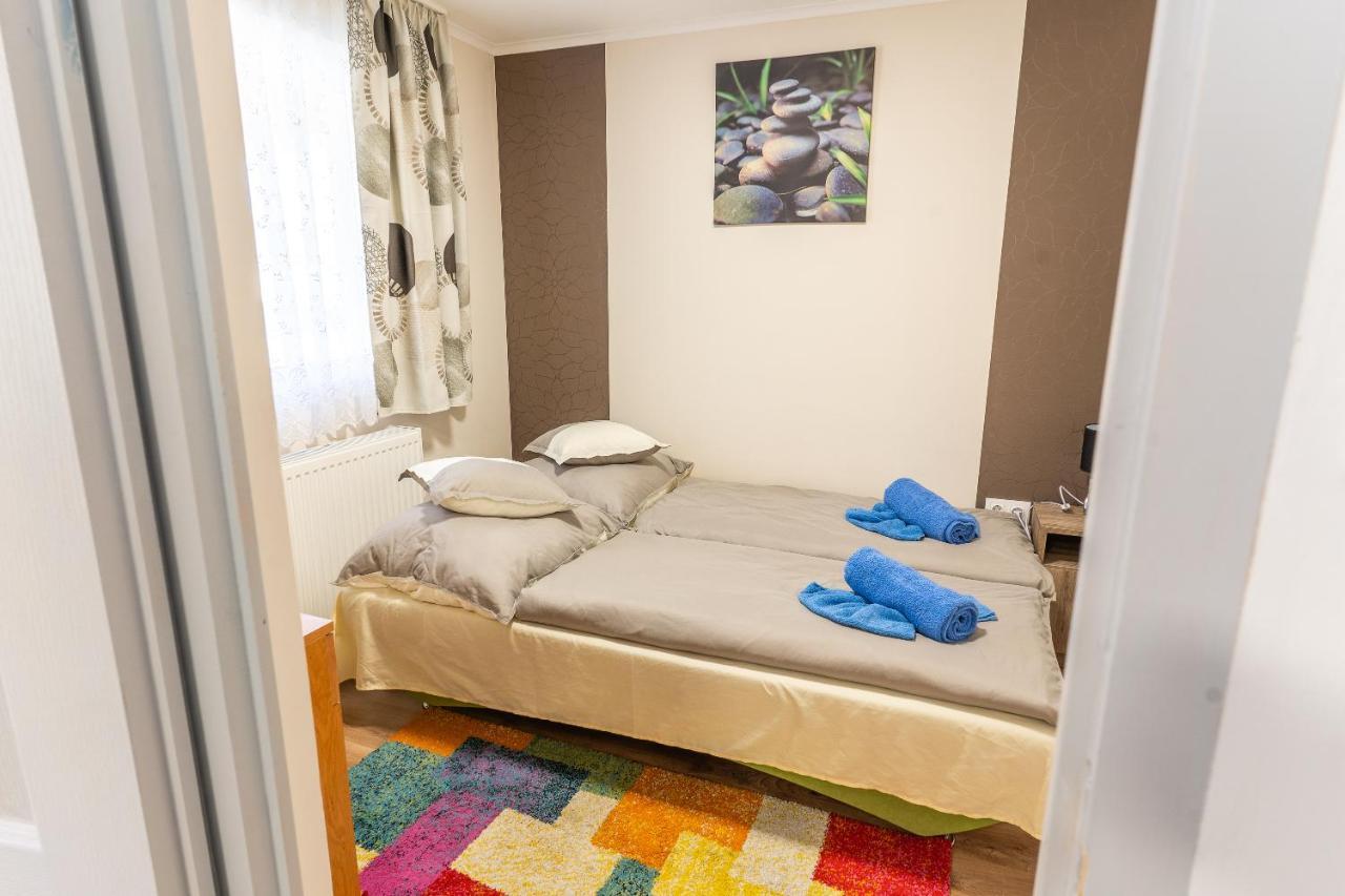 Lili Apartman Harkány Buitenkant foto