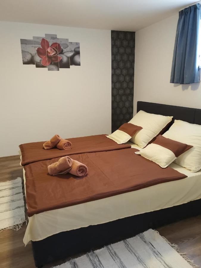 Lili Apartman Harkány Buitenkant foto