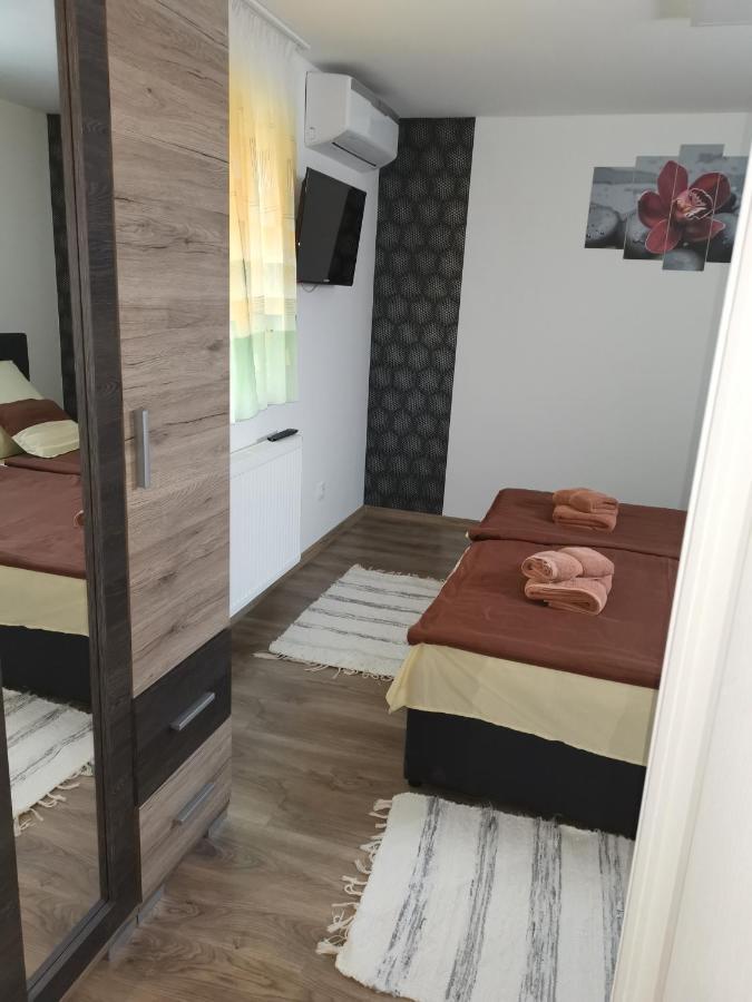 Lili Apartman Harkány Buitenkant foto