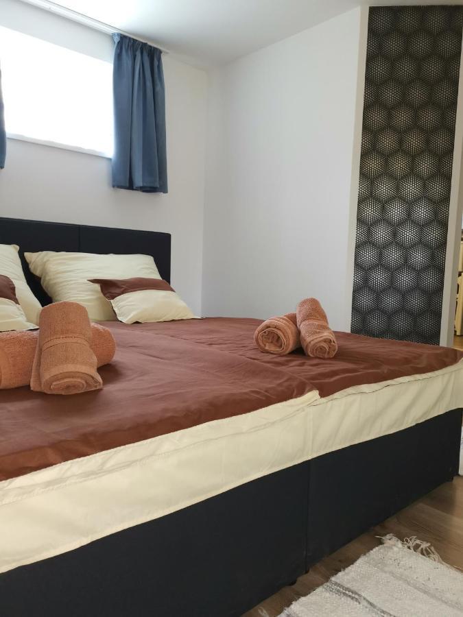 Lili Apartman Harkány Buitenkant foto