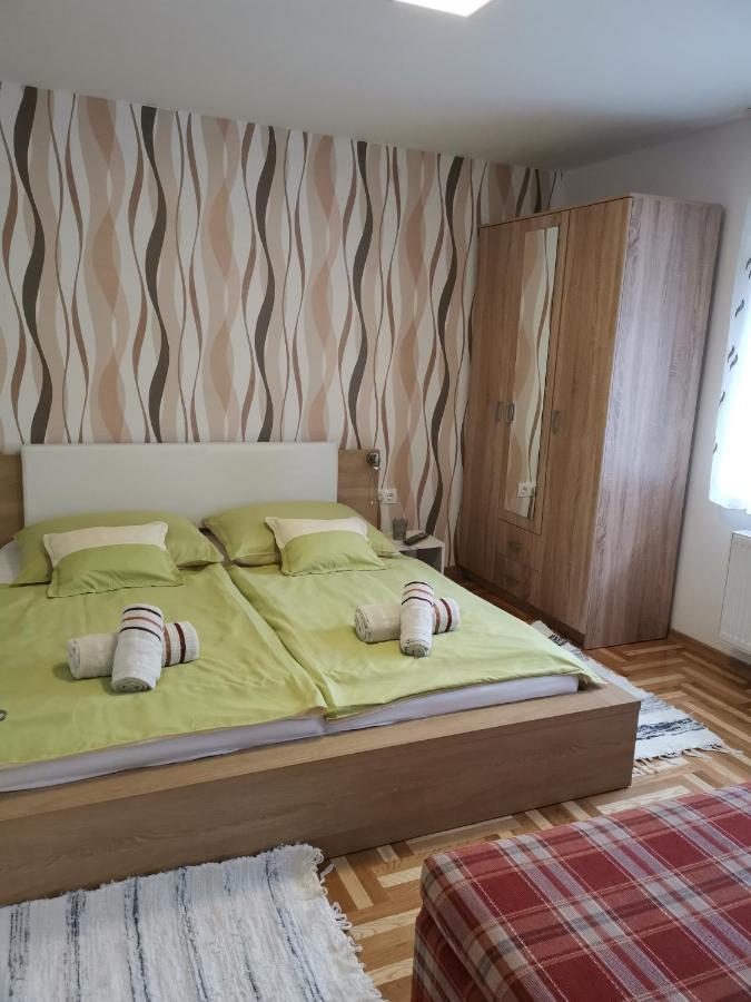 Lili Apartman Harkány Buitenkant foto