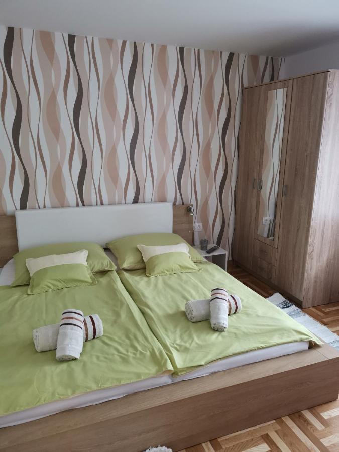 Lili Apartman Harkány Buitenkant foto