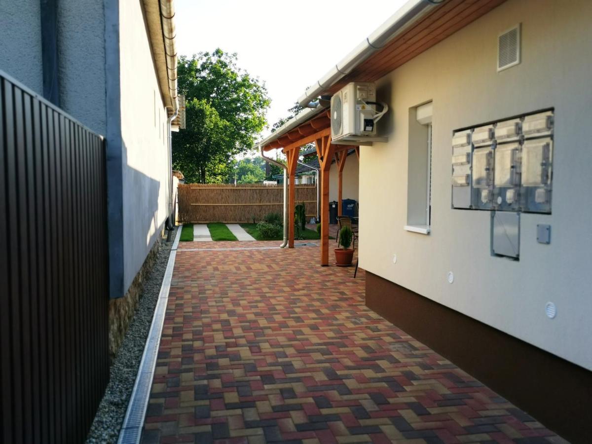 Lili Apartman Harkány Buitenkant foto